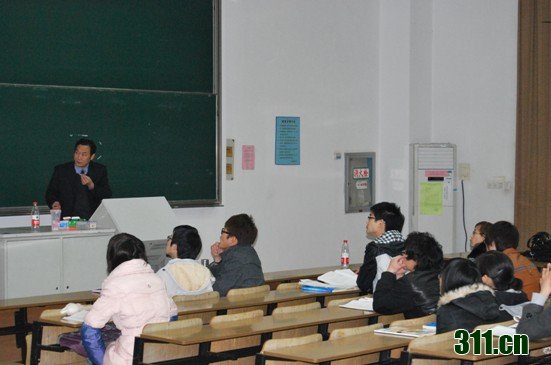 陈小平院长在授课